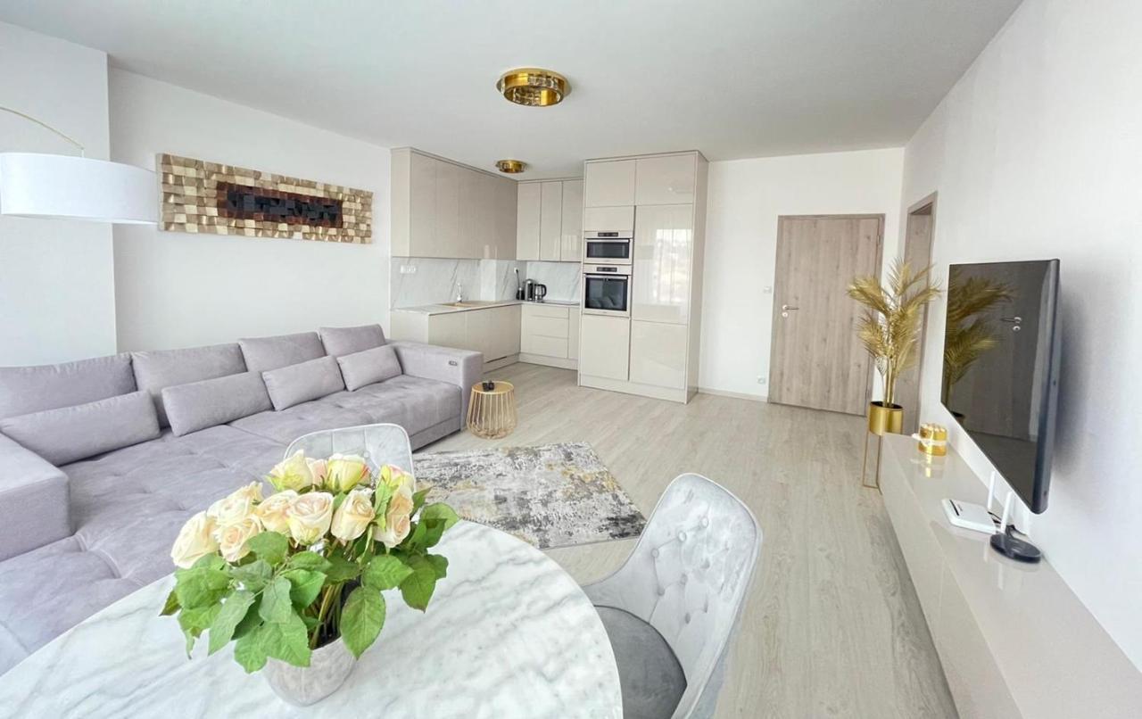 New Luxury City Centre Apartment With Panoramic View, Free Parking Bratislava Exterior foto