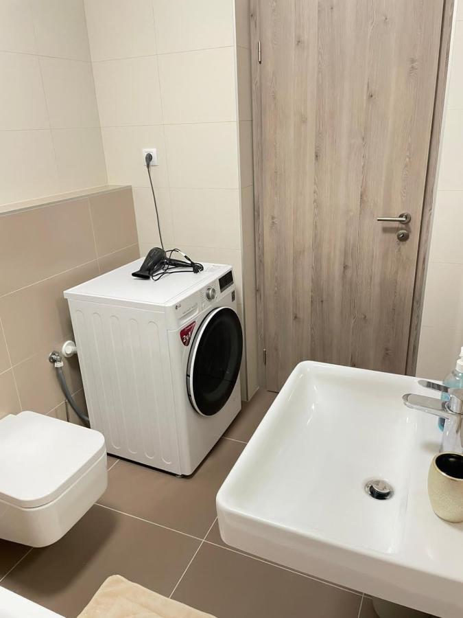 New Luxury City Centre Apartment With Panoramic View, Free Parking Bratislava Exterior foto