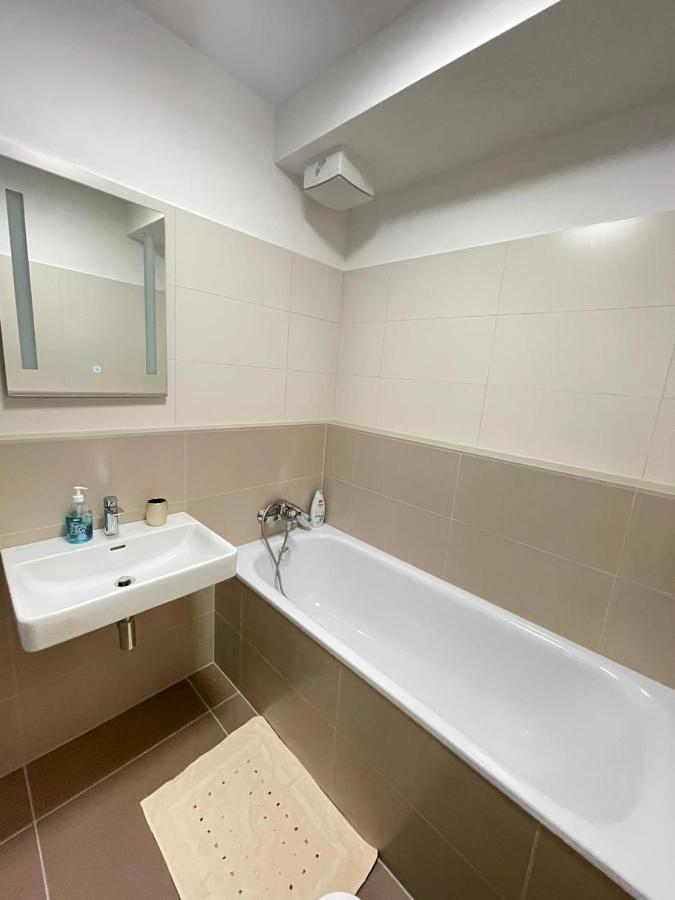 New Luxury City Centre Apartment With Panoramic View, Free Parking Bratislava Exterior foto