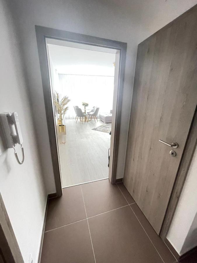 New Luxury City Centre Apartment With Panoramic View, Free Parking Bratislava Exterior foto